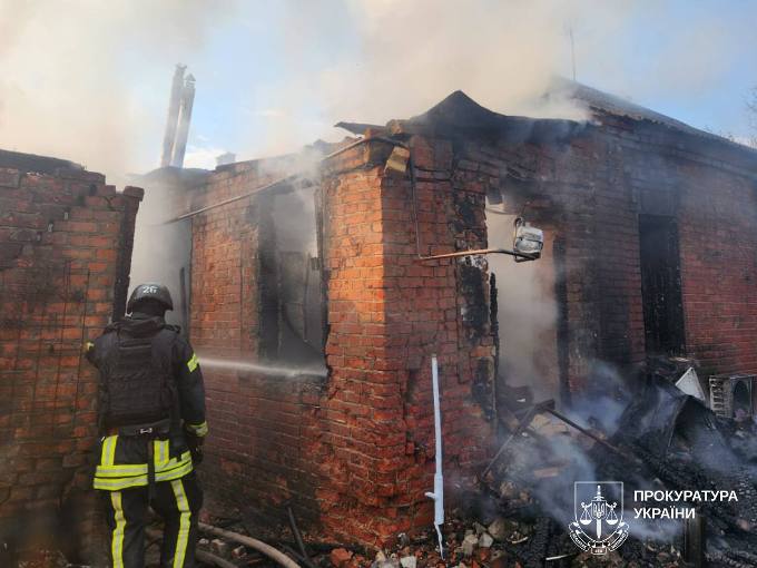 Новини Харкова: після удару БпЛА зайнявся будинок